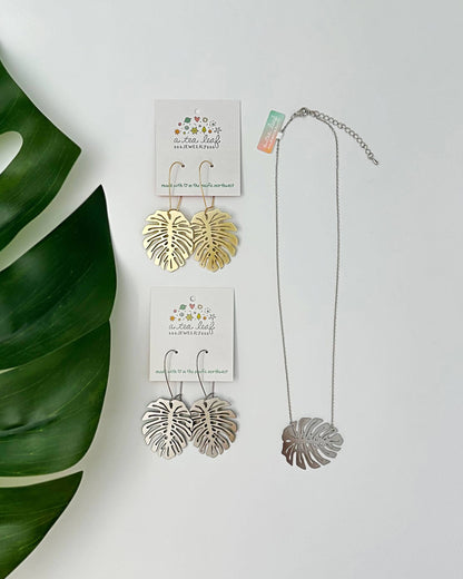 Monstera Deliciosa Leaf Earrings: Gold