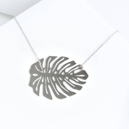 Monstera Deliciosa Leaf Necklace: Gold