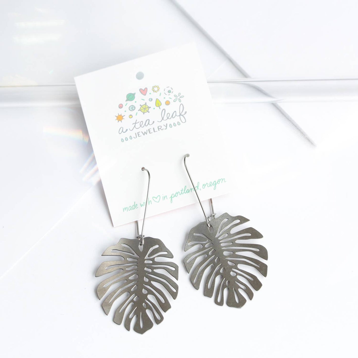 Monstera Deliciosa Leaf Earrings: Gold