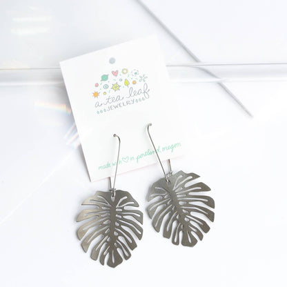 Monstera Deliciosa Leaf Earrings: Gold
